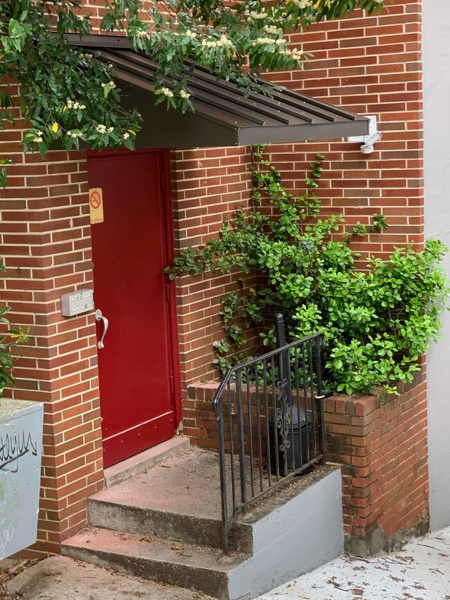 Building Photo - 668 Linwood Ave NE