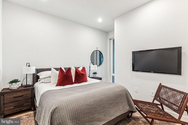 Foto del edificio - 6910 Ridge Ave