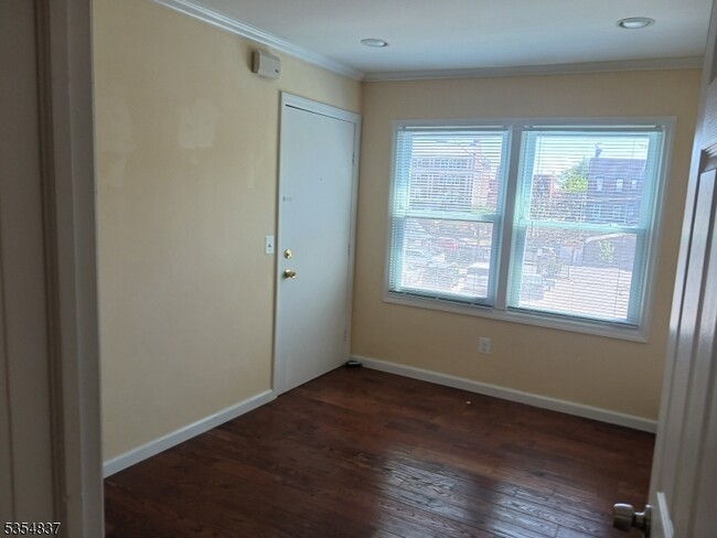Building Photo - 571 Bloomfield Ave