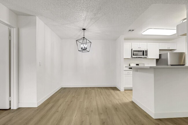 Building Photo - Remodeled 2 bedroom condo