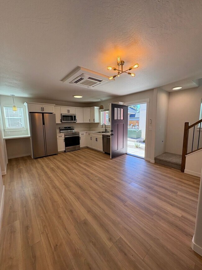 Foto del edificio - New Construction 3-bedroom, 2-bathroom tow...