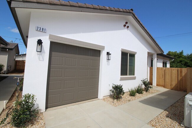 Foto del edificio - BRAND NEW 2BED/2BATH with SOLAR - Clinton/Arthur