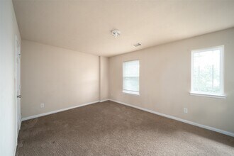 Building Photo - 19543 Otter Trail Ct