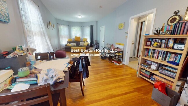 Building Photo - 11 Parker St