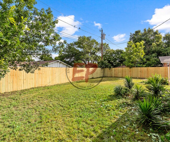 Foto del edificio - 6407 Landmark Dr