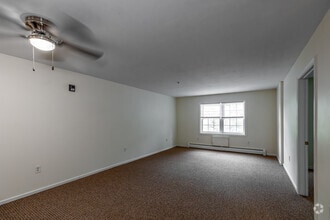 3BR, 2BA - Living Room - University Crossing