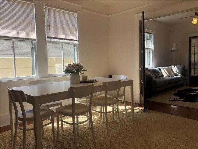 Foto del edificio - 2525-2527 Palmer Ave