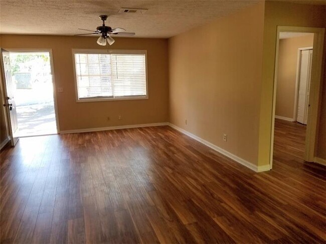 Foto del edificio - 601 Elmwood St