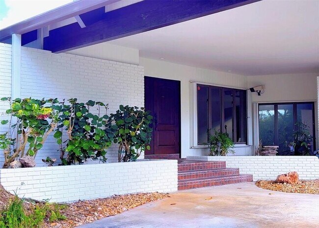 Building Photo - 8925 SW 102nd Terrace