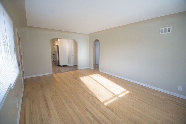 Foto del edificio - 2410 S Ogden St