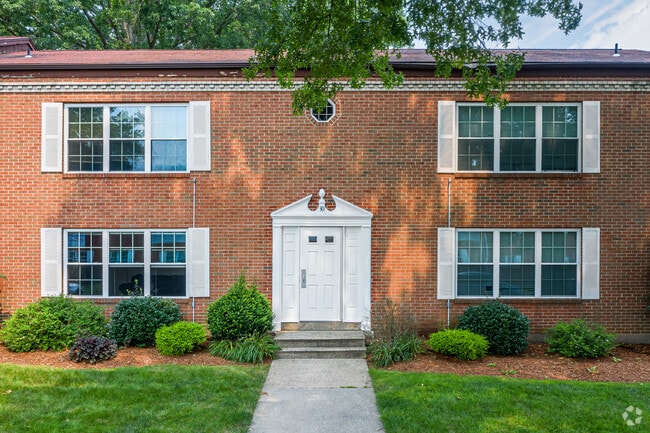 Building Photo - Robert Treat Apartments