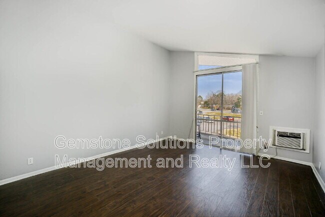 Foto del edificio - 613 Hillsboro Rd