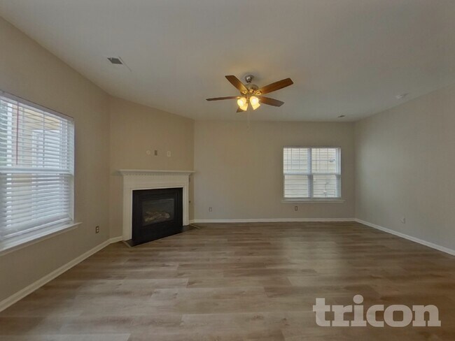 Building Photo - 221 Chestnut Oak Ln