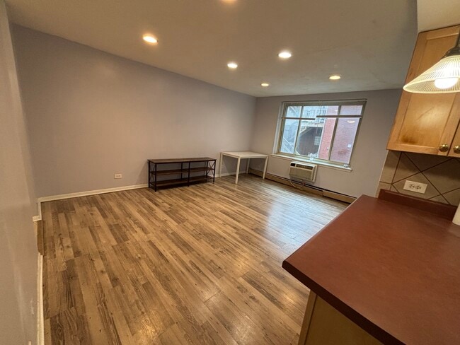 Building Photo - 1060 W Hollywood Ave