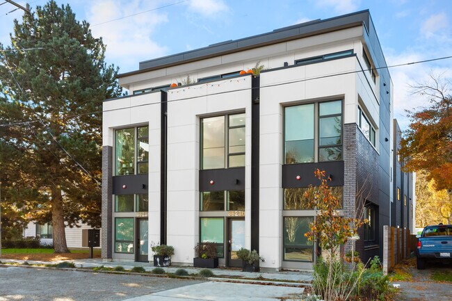 Building Photo - 3823 34th Ave W