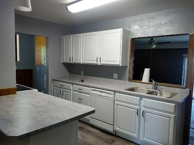 Building Photo - 1402 W Lydia St