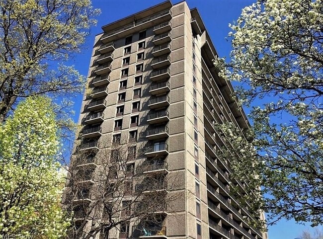 Building Photo - 12500 Edgewater Dr