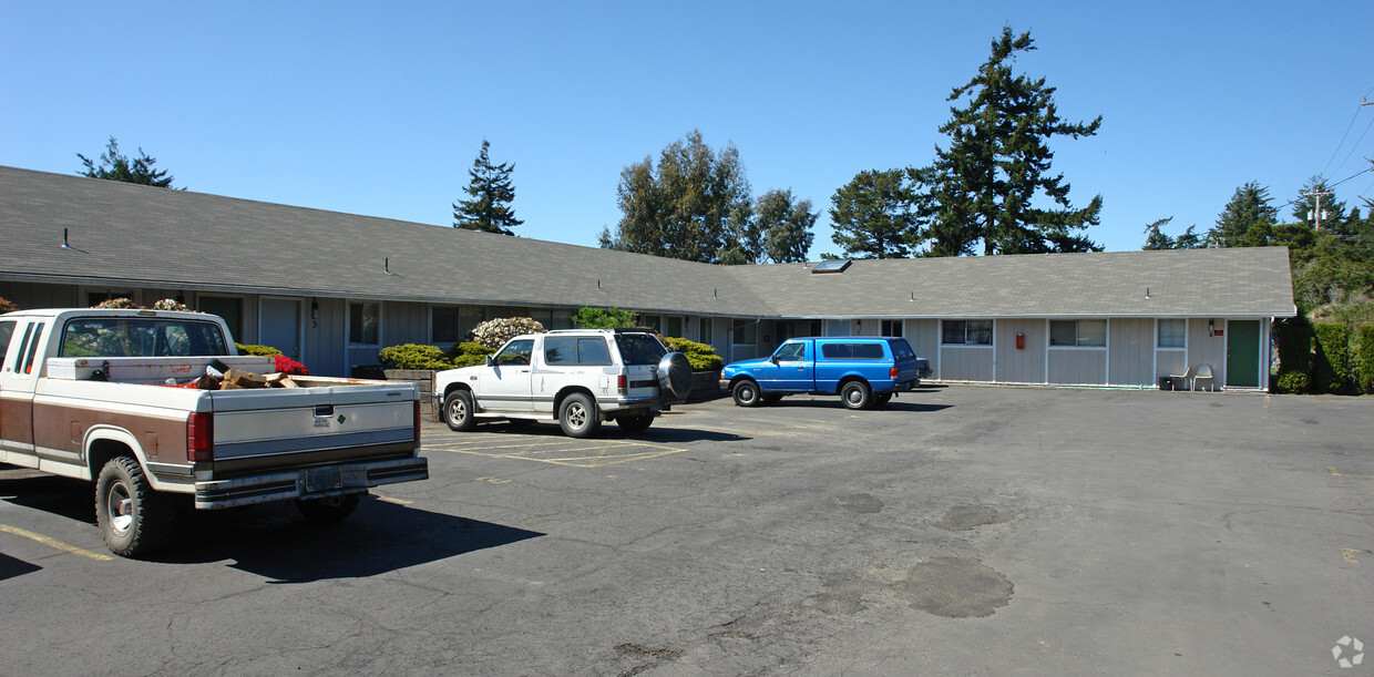 Primary Photo - Gold Coast Apartments