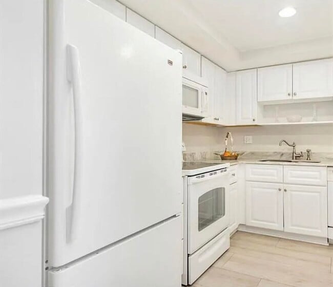 Building Photo - 3800 Washington Rd