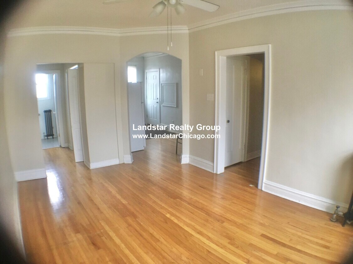 Primary Photo - 4826.5 W Addison St