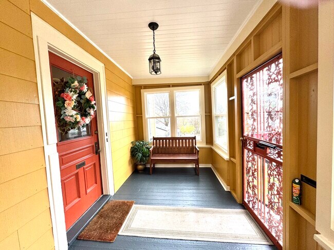 Building Photo - 22 Wakefield St