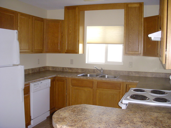 Kitchen - 2702 Sunner Ave