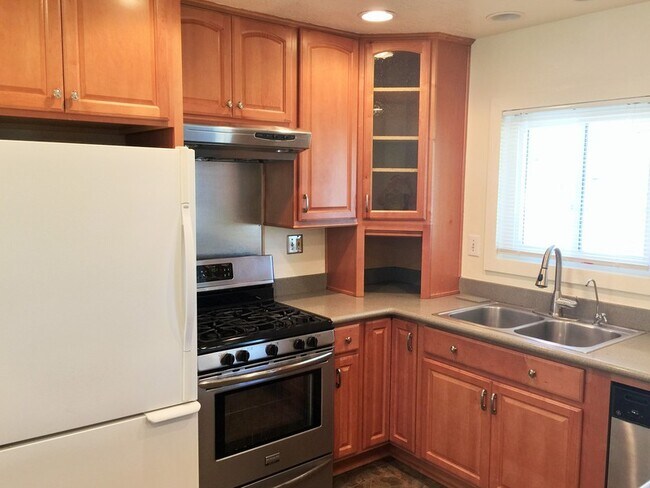 Foto del edificio - 1761 Berrydale St