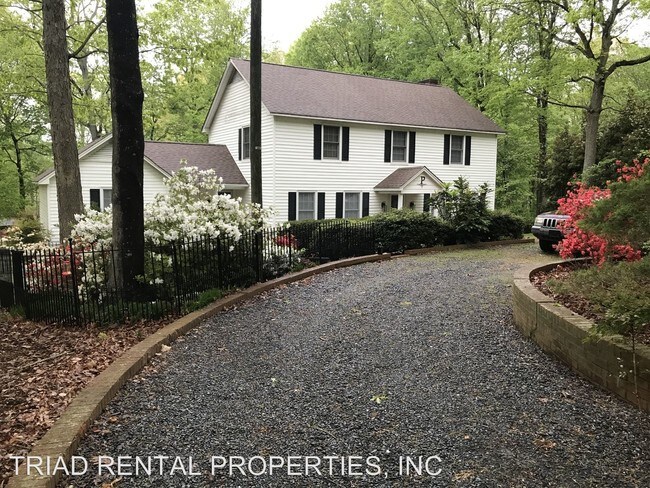 Building Photo - 4 br, 2.5 bath House - 1112 GREENMONT DR.