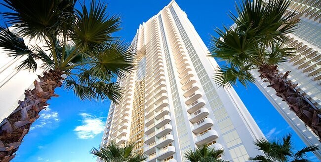 Building Photo - 1 month stay at luxury high rise condo sui...