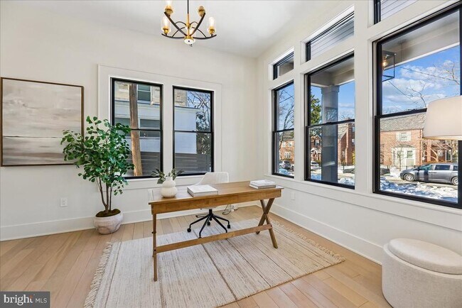 Foto del edificio - 4428 Albemarle St NW