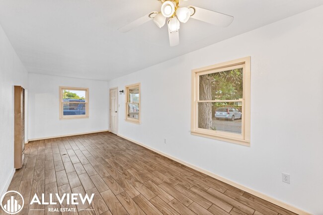 Building Photo - Beautifully Updated 1 Bed/1 Bath Single-Fa...