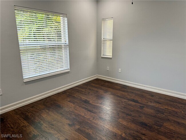 Foto del edificio - 8153 Sanctuary Dr