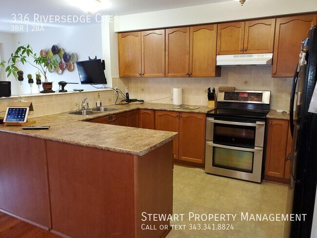 Photo du bâtiment - 336 Riversedge Crescent