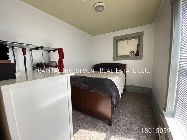 Building Photo - 460 E 300 S