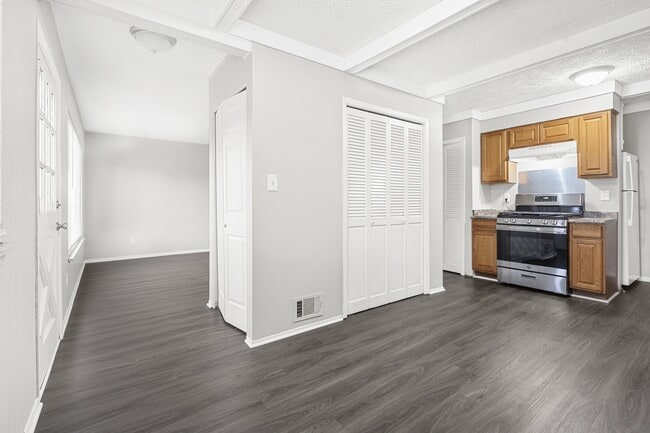 Building Photo - 34000 Fernwood St