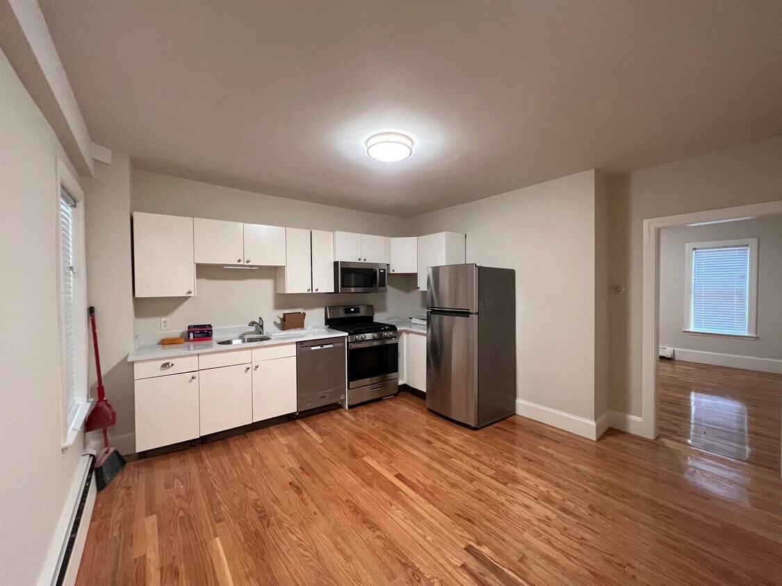 Primary Photo - 225 Albion St