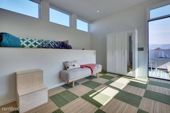 Building Photo - Studio, 1 bath Condo - 1160 66th Street