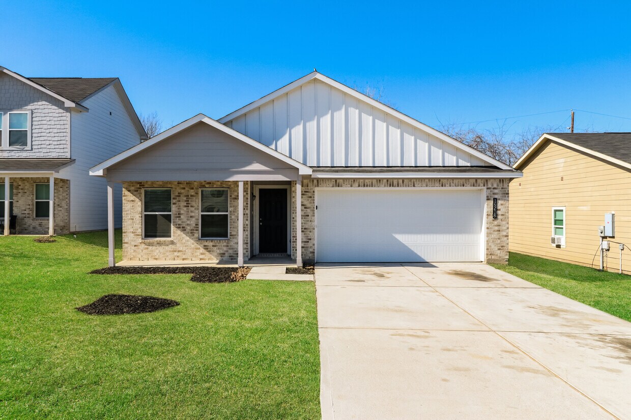 14218 Green Wing Cir, Willis, TX House Rental in Willis, TX