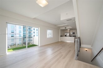 Building Photo - 1712 SW 2nd Ave