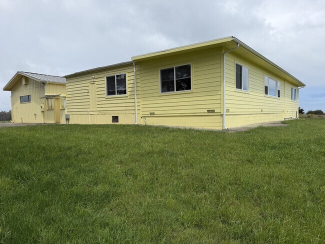 Building Photo - 2421 Table Bluff Rd