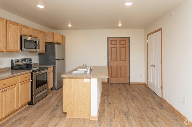 2BR, 1BA - 940 - 960SF - City Station