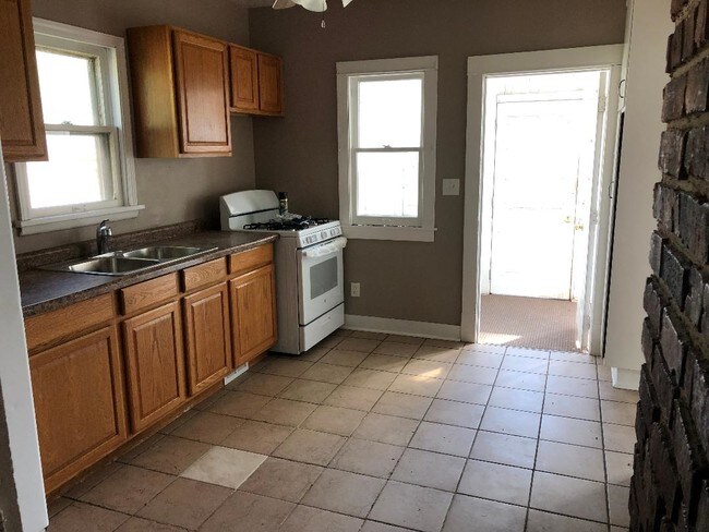 Foto del edificio - 7120 S Washington St