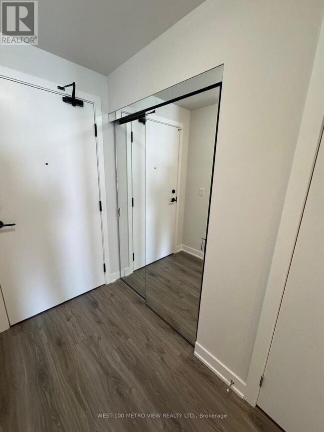 Building Photo - 430-2430 Square One Dr