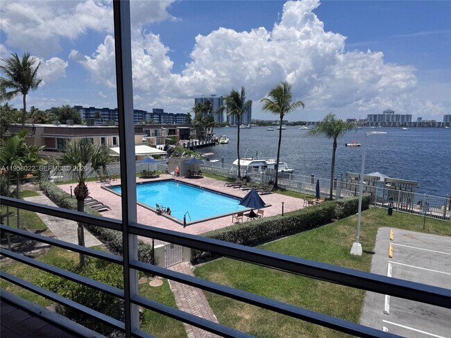 Foto del edificio - 2821 N Miami Beach Blvd