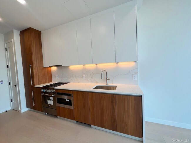 Foto del edificio - 35-32 Leavitt St