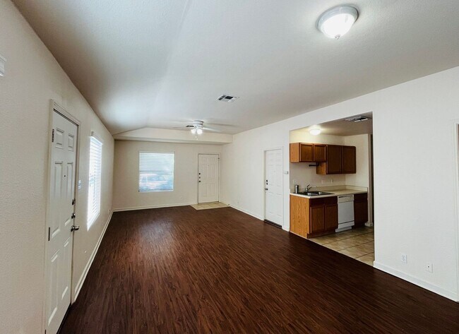 Foto del edificio - Cozy 2 bedroom 2bath Retreat near Randolph...