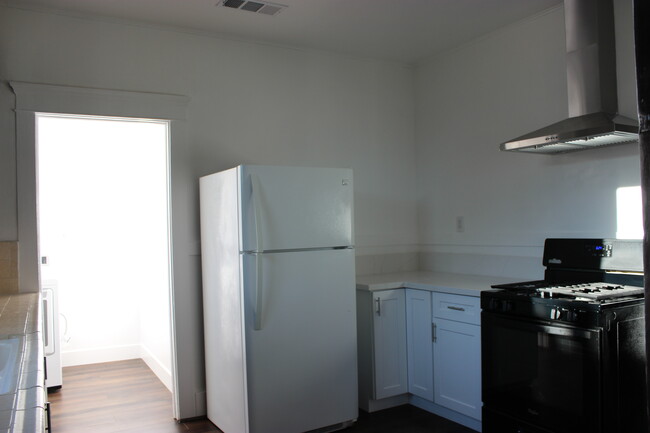 Kitchen - 22147 Cantlay St