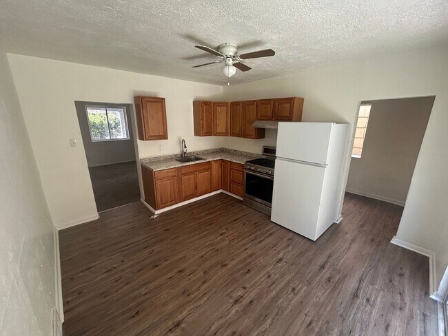 Foto del edificio - Welcome Home to This Well-Maintained Turtle Creek Gem