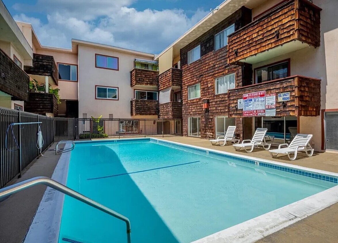 Foto principal - 5349 Newcastle Ave