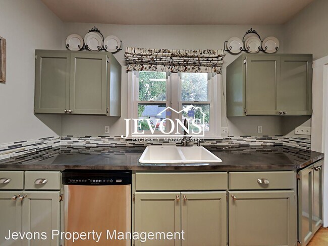 Building Photo - 3 br, 2 bath House - 2704 S 85th Ave